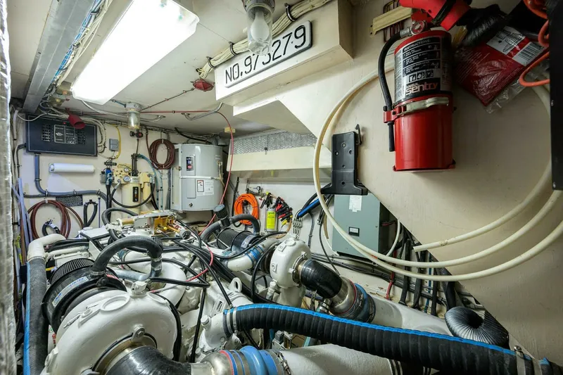 Slide: The Image of Hatteras 78 Cockpit Motor Yacht 1991 - 7650502