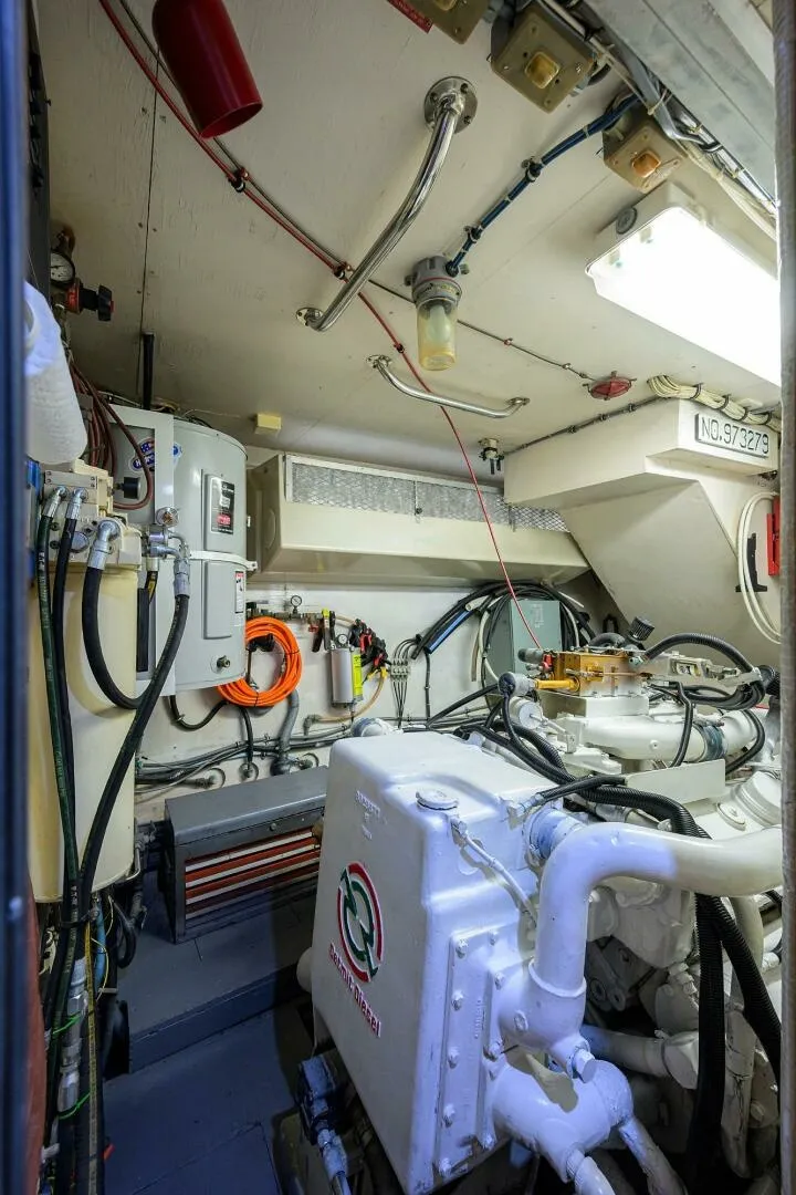 Slide: The Image of Hatteras 78 Cockpit Motor Yacht 1991 - 7650505