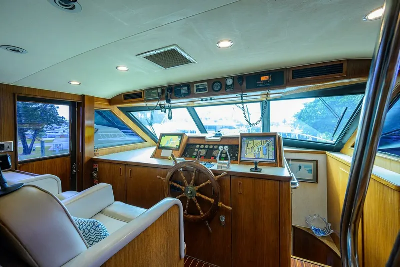 Slide: The Image of Hatteras 78 Cockpit Motor Yacht 1991 - 7650521