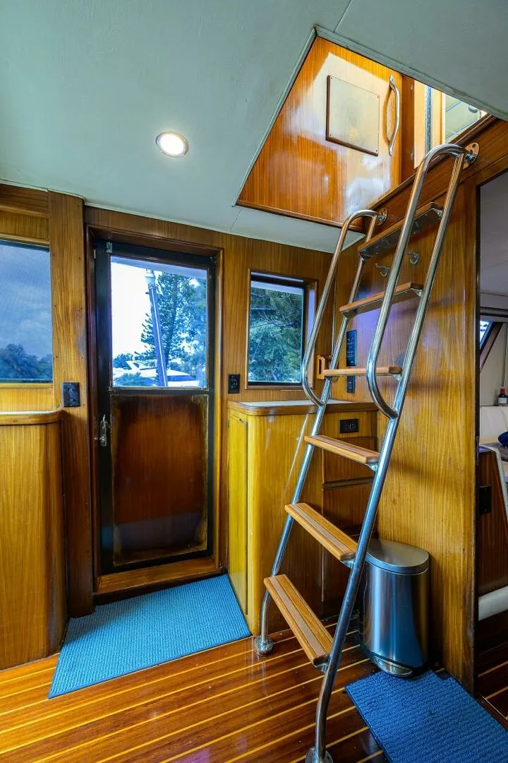Slide: The Image of Hatteras 78 Cockpit Motor Yacht 1991 - 7650518