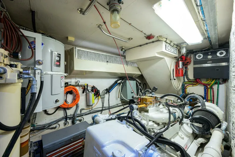 Slide: The Image of Hatteras 78 Cockpit Motor Yacht 1991 - 7650504