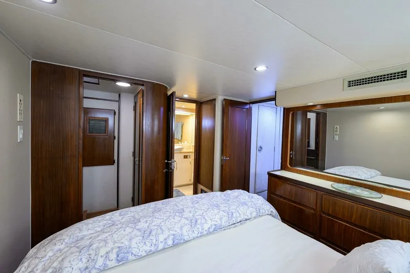 Slide: The Image of Hatteras 78 Cockpit Motor Yacht 1991 - 7650508