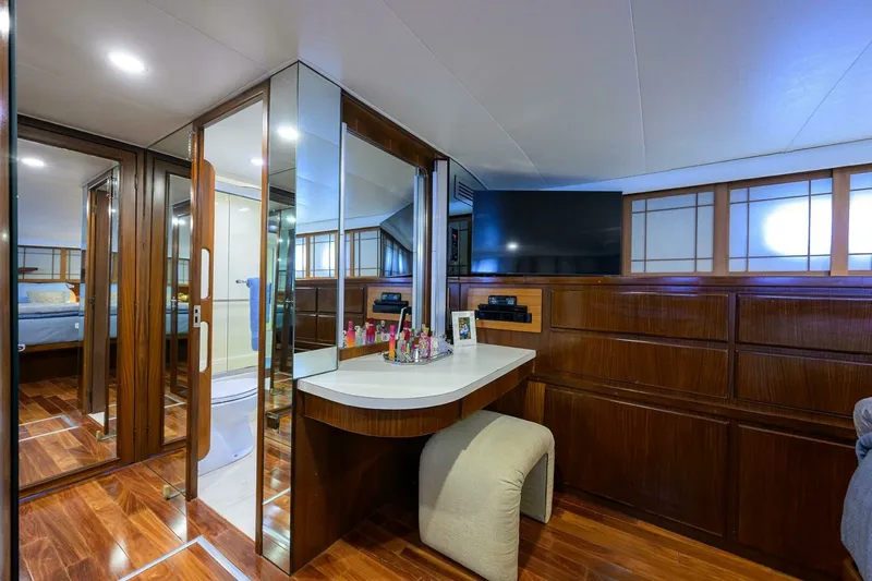 Slide: The Image of Hatteras 78 Cockpit Motor Yacht 1991 - 7650497