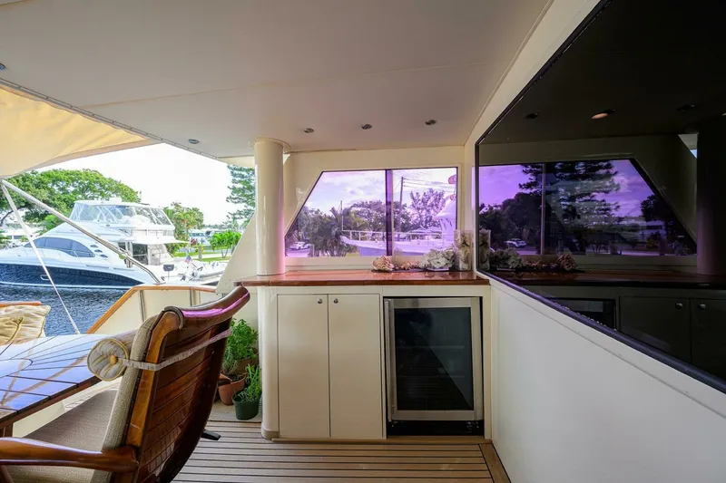 Slide: The Image of Hatteras 78 Cockpit Motor Yacht 1991 - 7650541