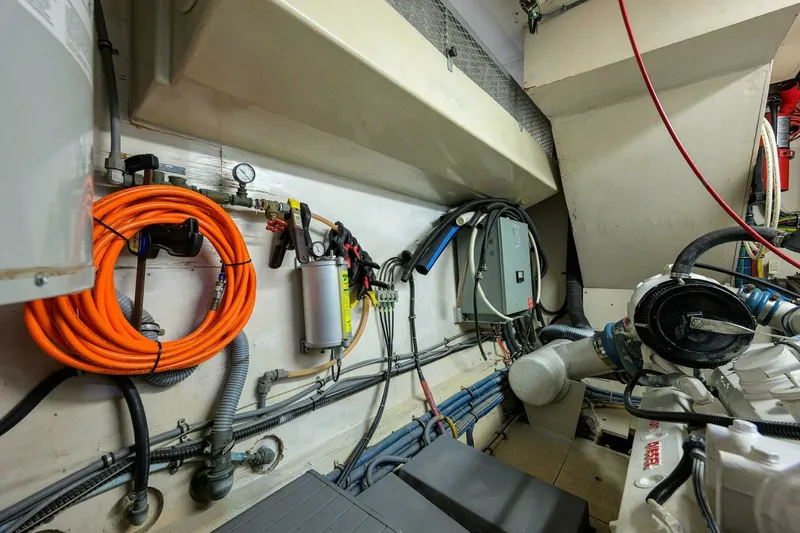 Slide: The Image of Hatteras 78 Cockpit Motor Yacht 1991 - 7650503
