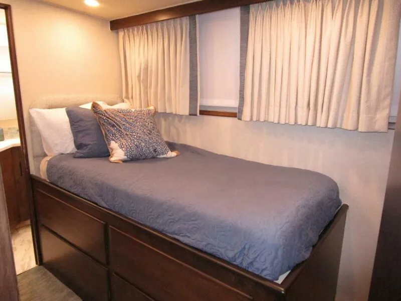 Slide: The Image of Stbd. Guest Cabin Outboard  - 5935214