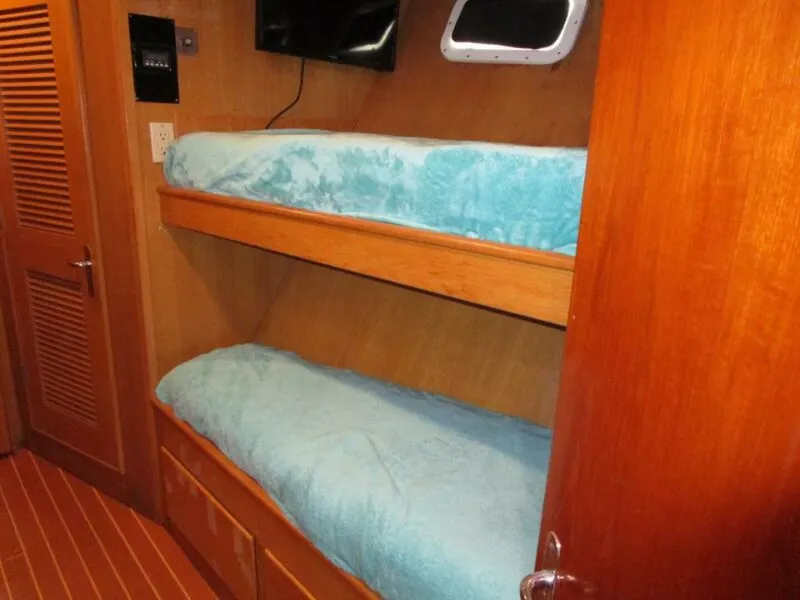 Slide: The Image of Crew Berths  - 5935248