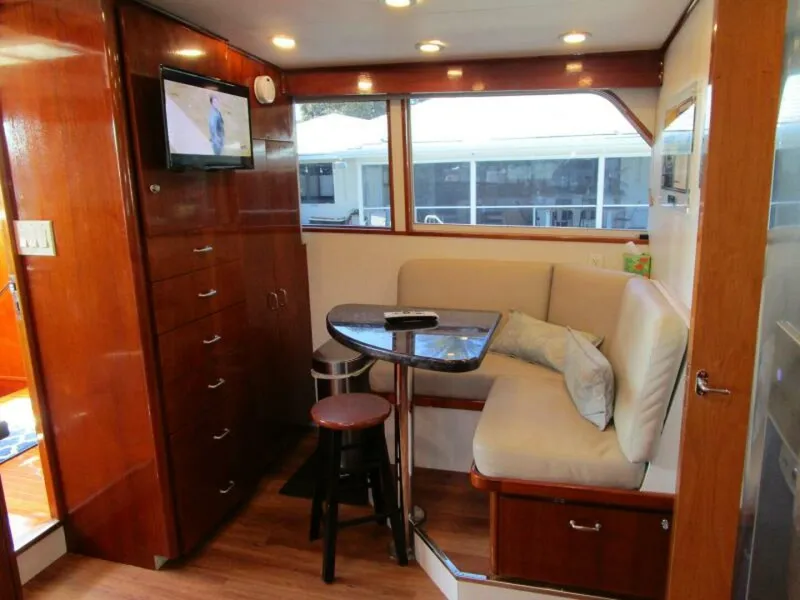 Slide: The Image of Galley to Stbd.    - 5935184