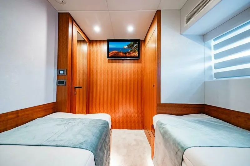 Slide: The Image of Stbd Cabin Looking Fwd - 7379600