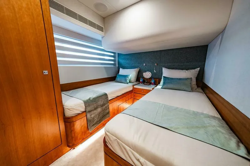 Slide: The Image of Stbd Guest Cabin Looking Aft - 7379598