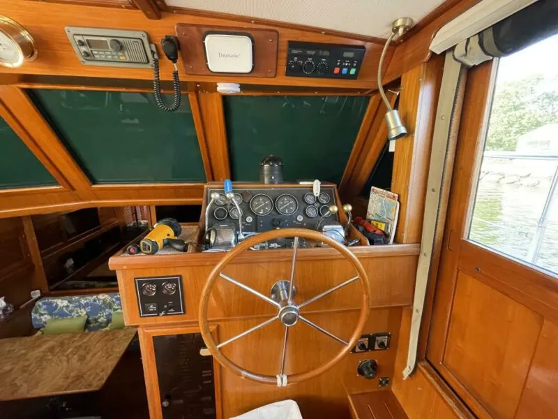 Slide: The Image of Heritage East 40 Sundeck 1987 - 5935479