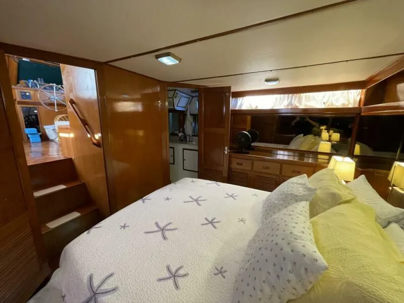 Slide: The Image of Heritage East 40 Sundeck 1987 - 5935487