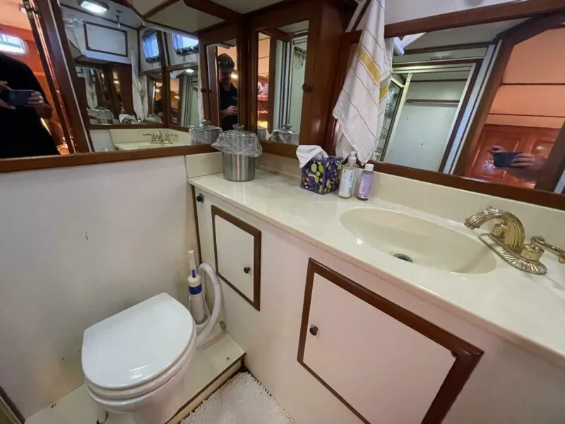 Slide: The Image of Heritage East 40 Sundeck 1987 - 5935488