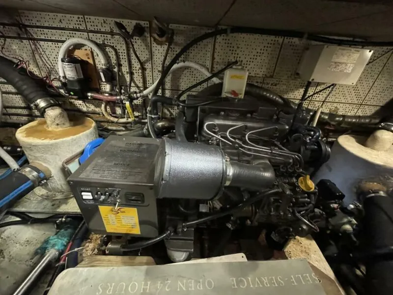 Slide: The Image of Heritage East 40 Sundeck 1987 - 5935492