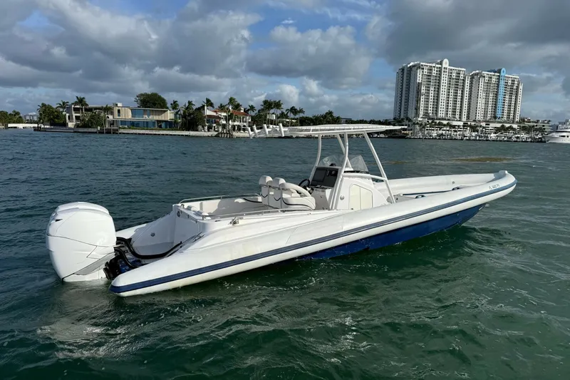 The Image of Airship 330 2015 - 5935808