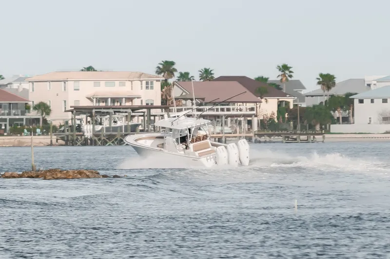 Slide: The Image of Valhalla Boatworks V37 2020 - 6019657