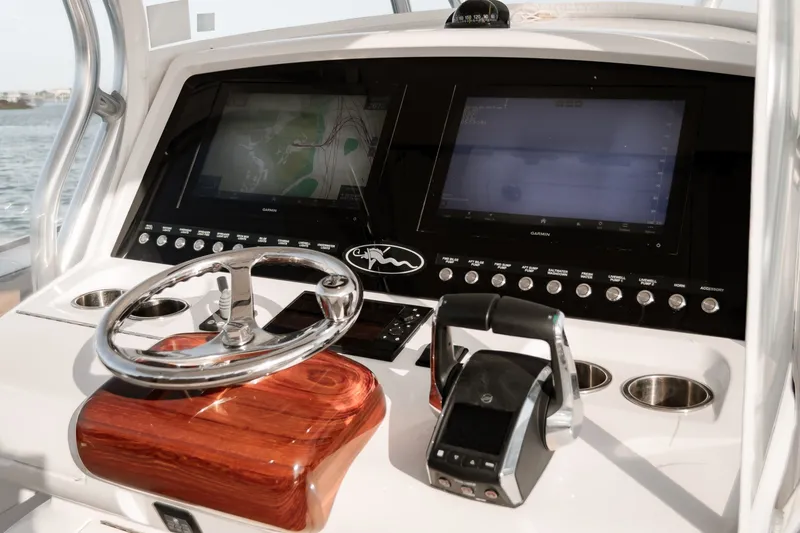 Slide: The Image of Valhalla Boatworks V37 2020 - 6019660