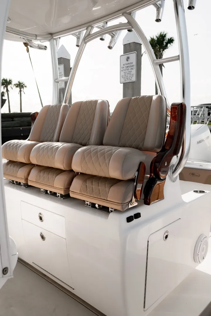 Slide: The Image of Valhalla Boatworks V37 2020 - 6019662