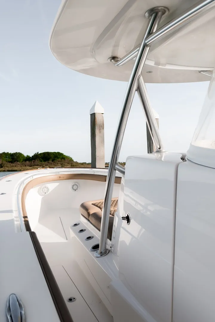 Slide: The Image of Valhalla Boatworks V37 2020 - 6019669