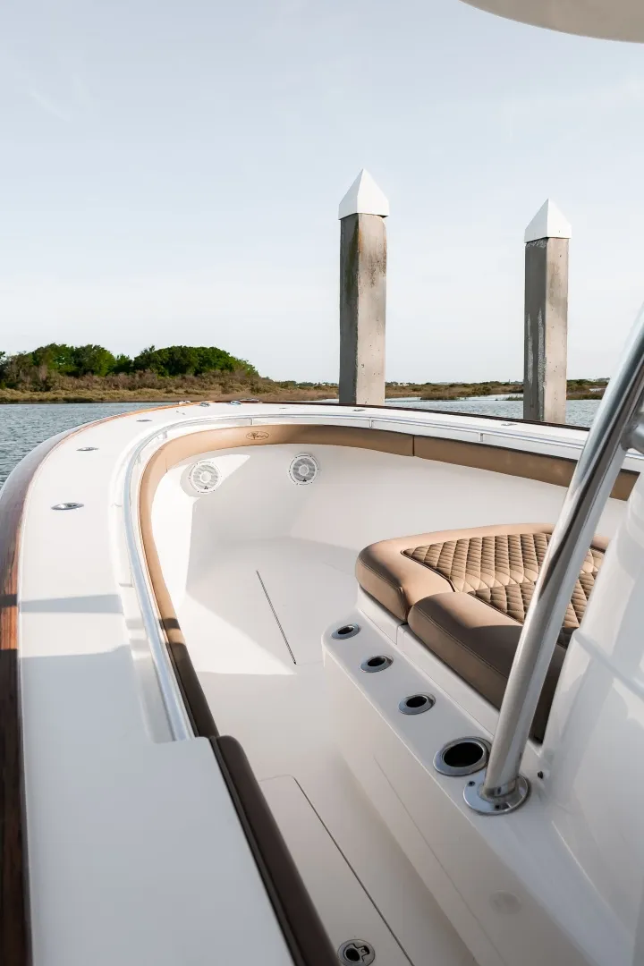 Slide: The Image of Valhalla Boatworks V37 2020 - 6019670