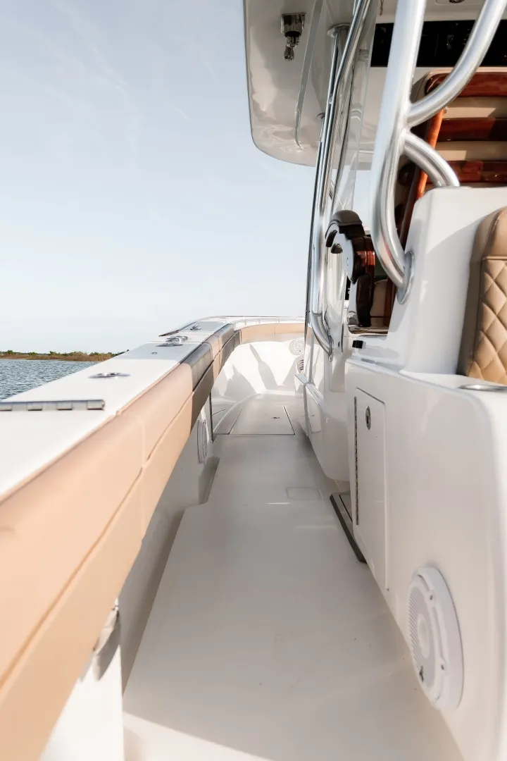 Slide: The Image of Valhalla Boatworks V37 2020 - 6019674