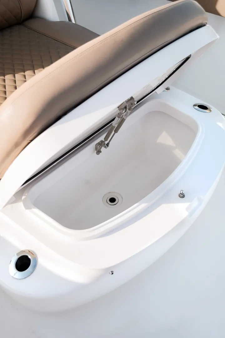 Slide: The Image of Valhalla Boatworks V37 2020 - 6019686