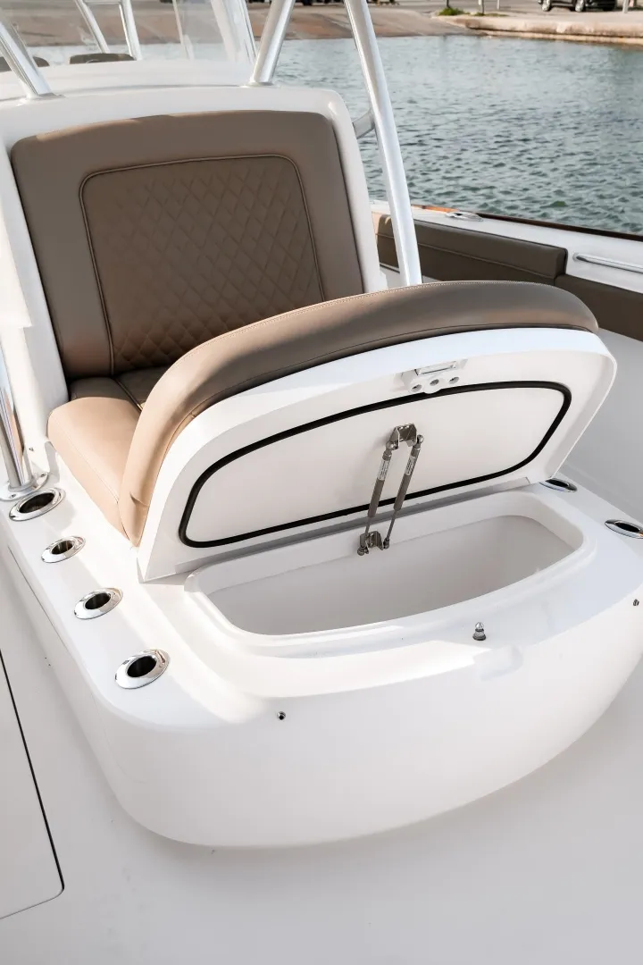 Slide: The Image of Valhalla Boatworks V37 2020 - 6019688