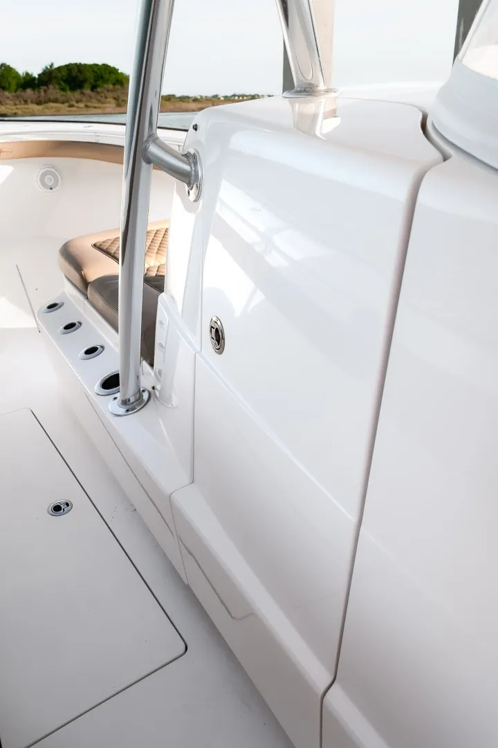 Slide: The Image of Valhalla Boatworks V37 2020 - 6019689