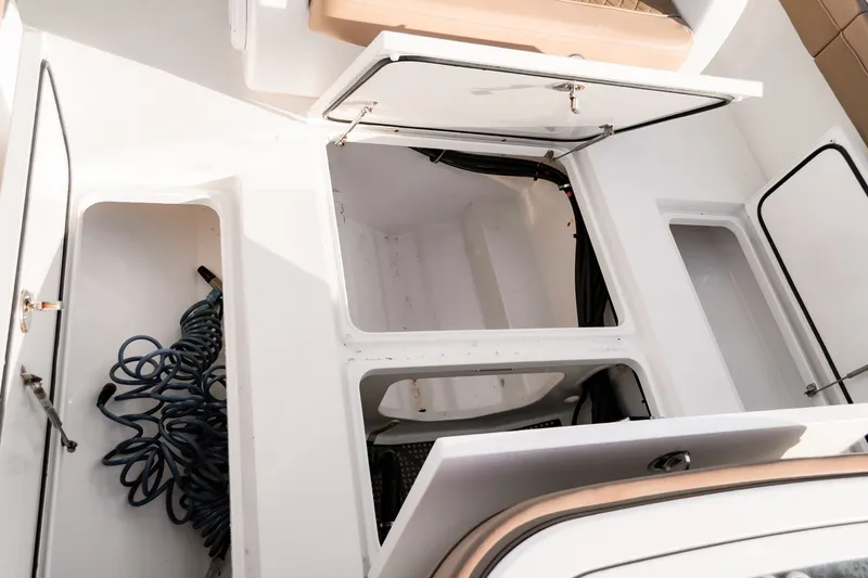 Slide: The Image of Valhalla Boatworks V37 2020 - 6019690