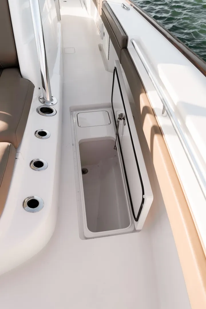 Slide: The Image of Valhalla Boatworks V37 2020 - 6019692