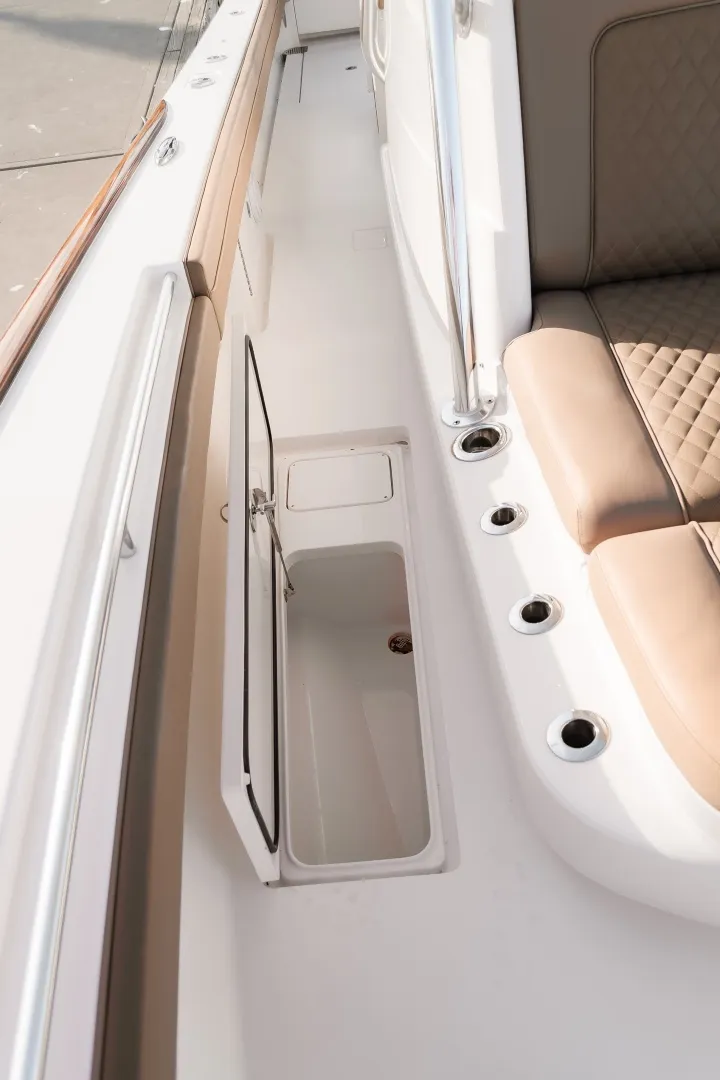 Slide: The Image of Valhalla Boatworks V37 2020 - 6019693