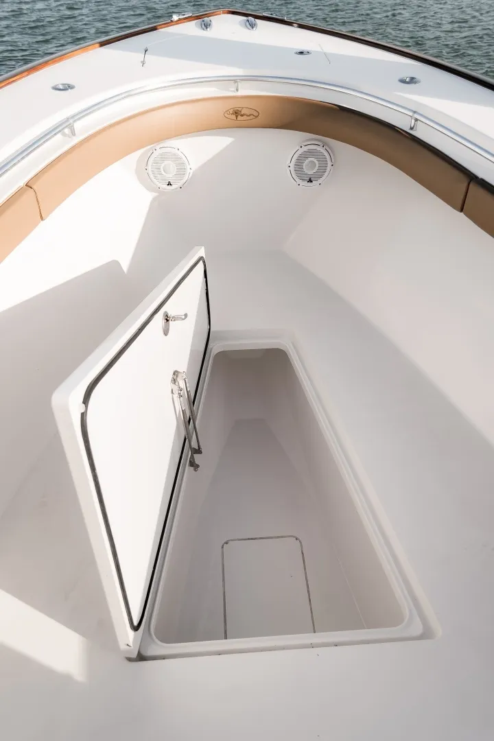 Slide: The Image of Valhalla Boatworks V37 2020 - 6019694