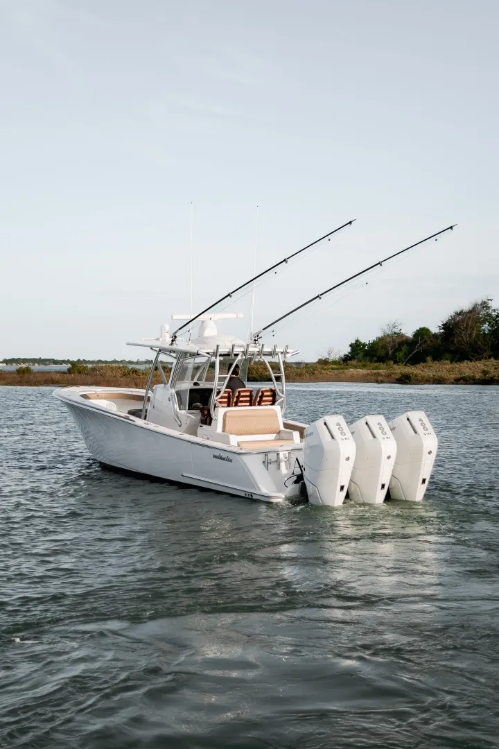 Slide: The Image of Valhalla Boatworks V37 2020 - 6019651