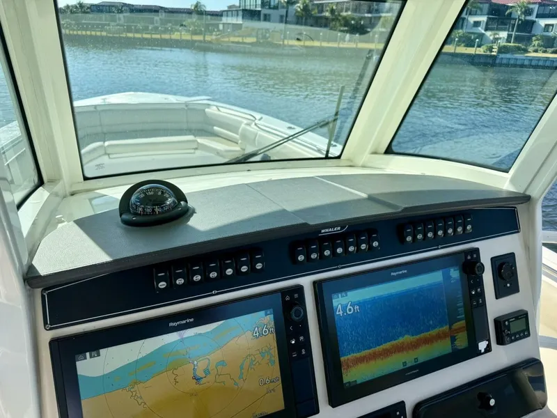 Slide: The Image of 2018 Boston Whaler 330 Outrage - Hem/Electronics - 5936663