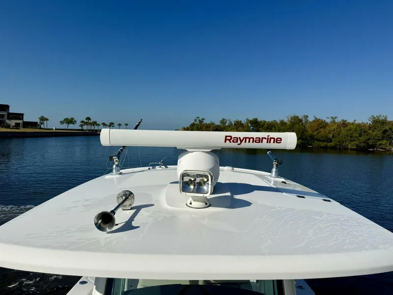 Slide: The Image of 2018 Boston Whaler 330 Outrage - 5936687