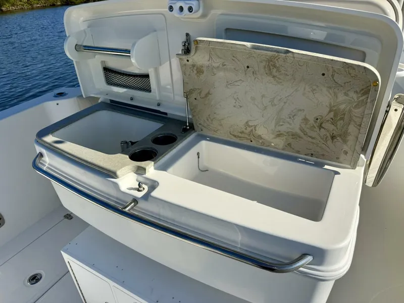 Slide: The Image of 2018 Boston Whaler 330 Outrage  - 5936657