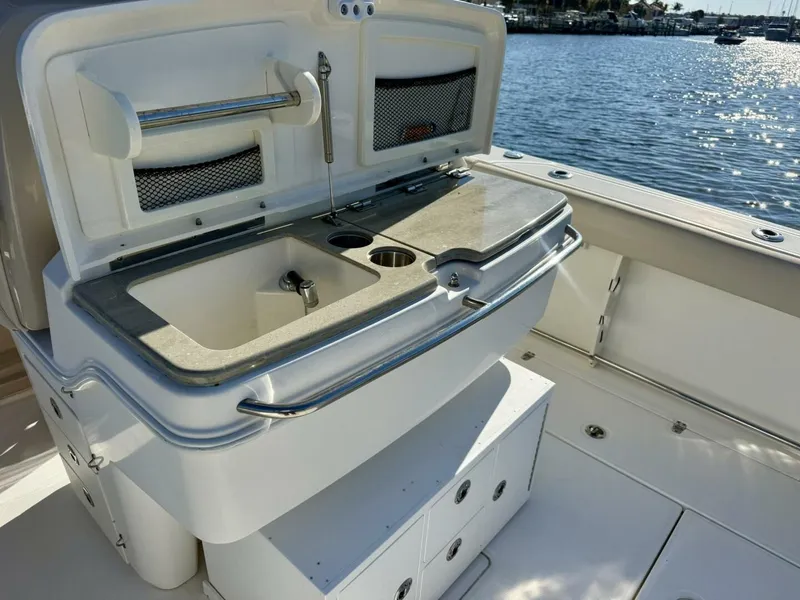 Slide: The Image of 2018 Boston Whaler 330 Outrage  - 5936656