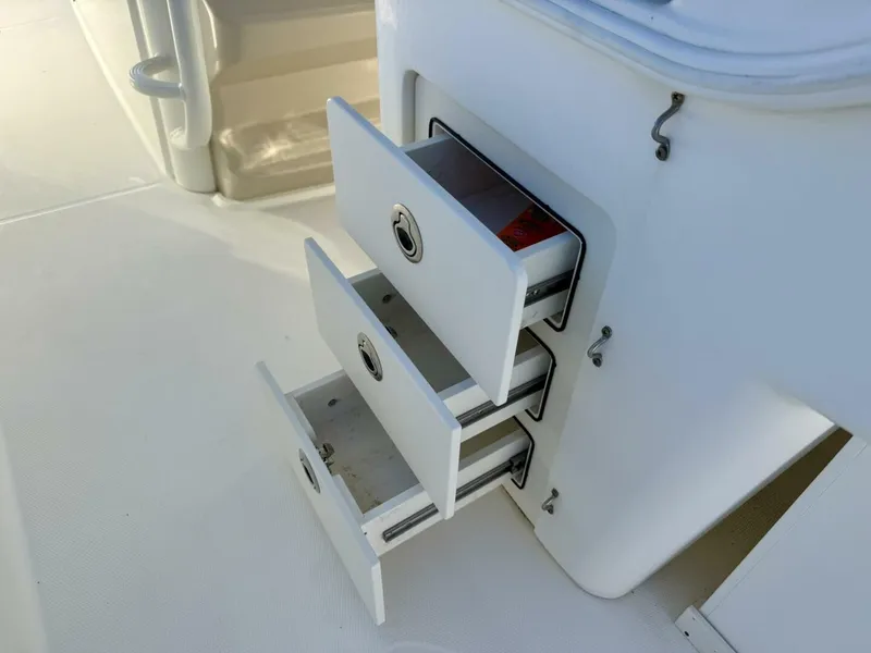 Slide: The Image of 2018 Boston Whaler 330 Outrage  - 5936677