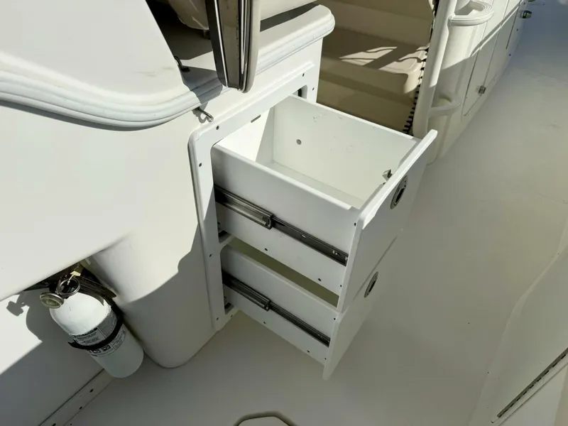 Slide: The Image of 2018 Boston Whaler 330 Outrage  - 5936680