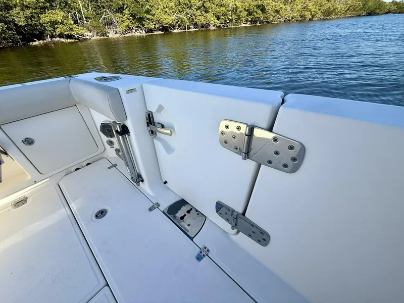 Slide: The Image of 2018 Boston Whaler 330 Outrage  - 5936652