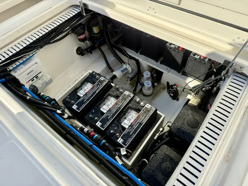 Slide: The Image of 2018 Boston Whaler 330 Outrage - Engine - 5936654