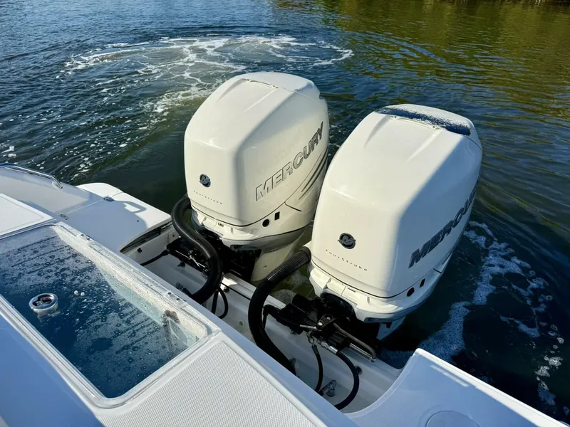 Slide: The Image of 2018 Boston Whaler 330 Outrage - Outboard Engines  - 5936651