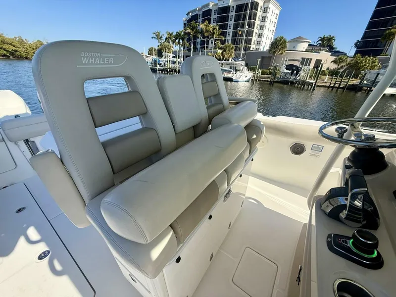 Slide: The Image of 2018 Boston Whaler 330 Outrage - Helm - 5936666