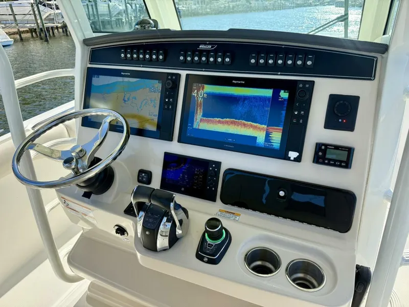 Slide: The Image of 2018 Boston Whaler 330 Outrage - Hem/Electronics - 5936658