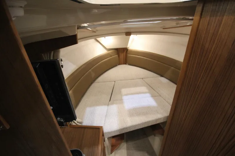 Slide: The Image of Ranger Tug R-27 Luxury Edition 2026 - 5937145