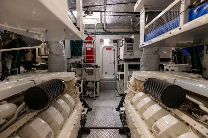 Slide: The Image of Sunseeker 76 - Journey 2019 Sunseeker 76 - Journey - 5959710