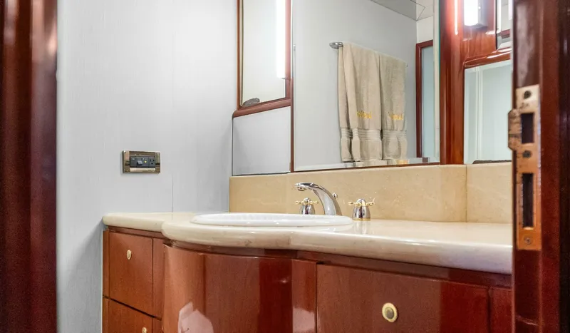 Slide: The Image of Ocean Alexander 80 motoryacht 2005 - 5937249