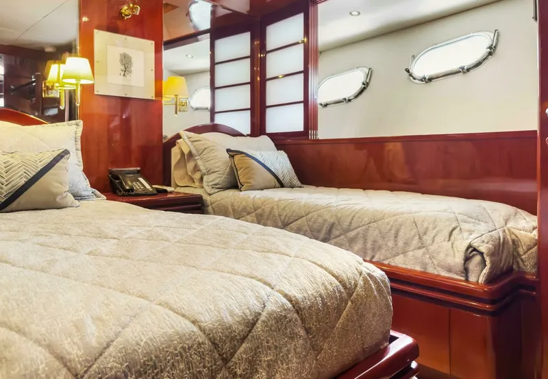 Slide: The Image of Ocean Alexander 80 motoryacht 2005 - 7648205