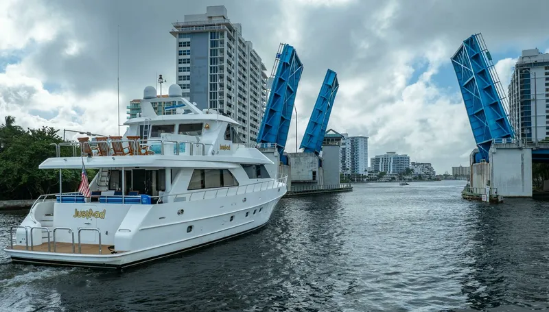 Slide: The Image of Ocean Alexander 80 motoryacht 2005 - 7648240