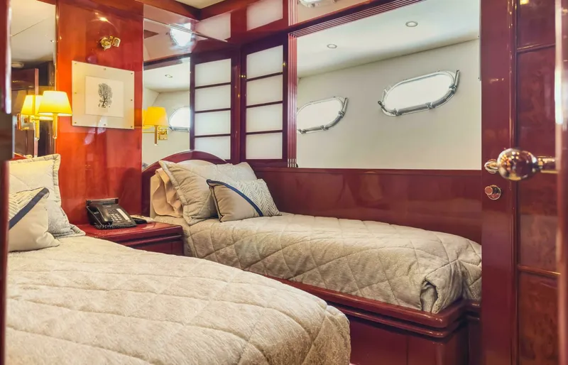 Slide: The Image of Ocean Alexander 80 motoryacht 2005 - 7648211